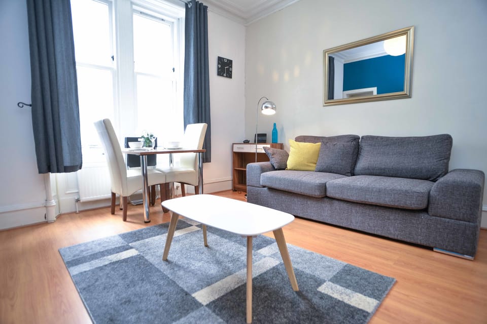 Apartment, 2 Double Beds, Non Smoking | 2 bedrooms, desk, iron/ironing board, free WiFi