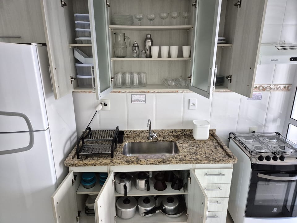 Standard Apartment, Multiple Beds, Smoking | Private kitchen | Fridge, microwave, oven, cookware/dishes/utensils