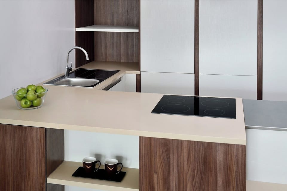 Family Apartment, 3 Bedrooms, Connecting Rooms | Private kitchenette | Fridge, microwave, oven, stovetop