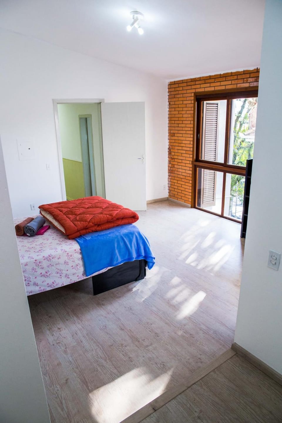 Individually furnished, desk, laptop workspace, free WiFi