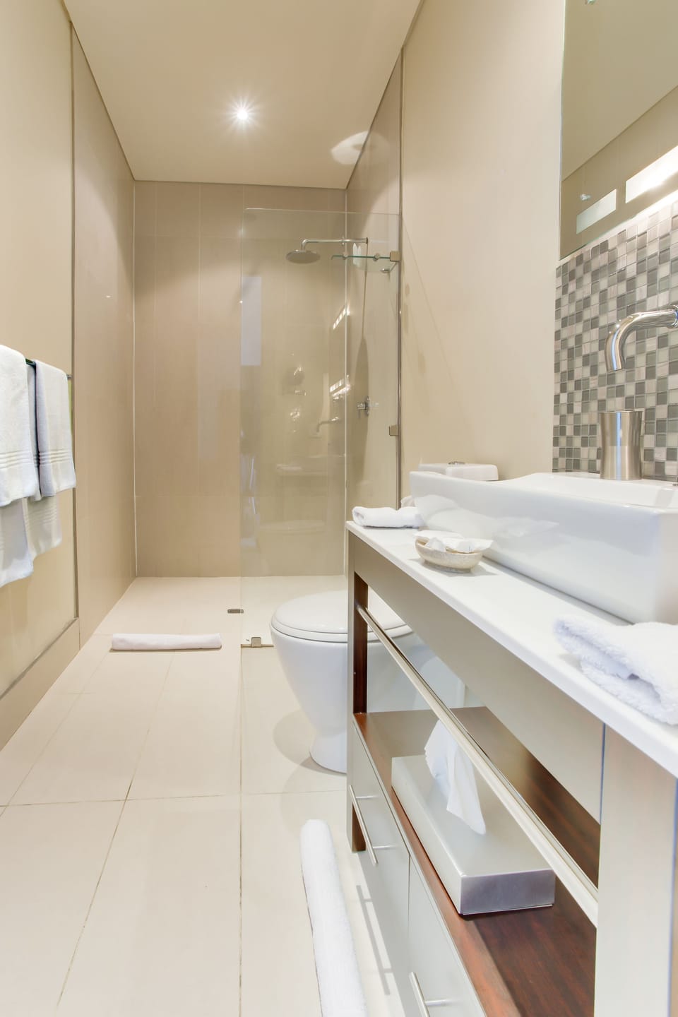 Standard en-suite room | Premium bedding, minibar, in-room safe, desk