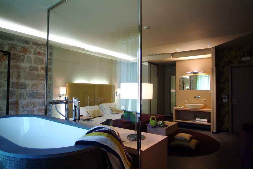 Junior Studio Suite | Deep soaking bathtub
