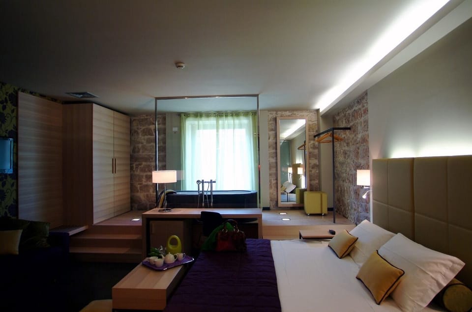 Junior Studio Suite | Frette Italian sheets, down comforters, Select Comfort beds, minibar