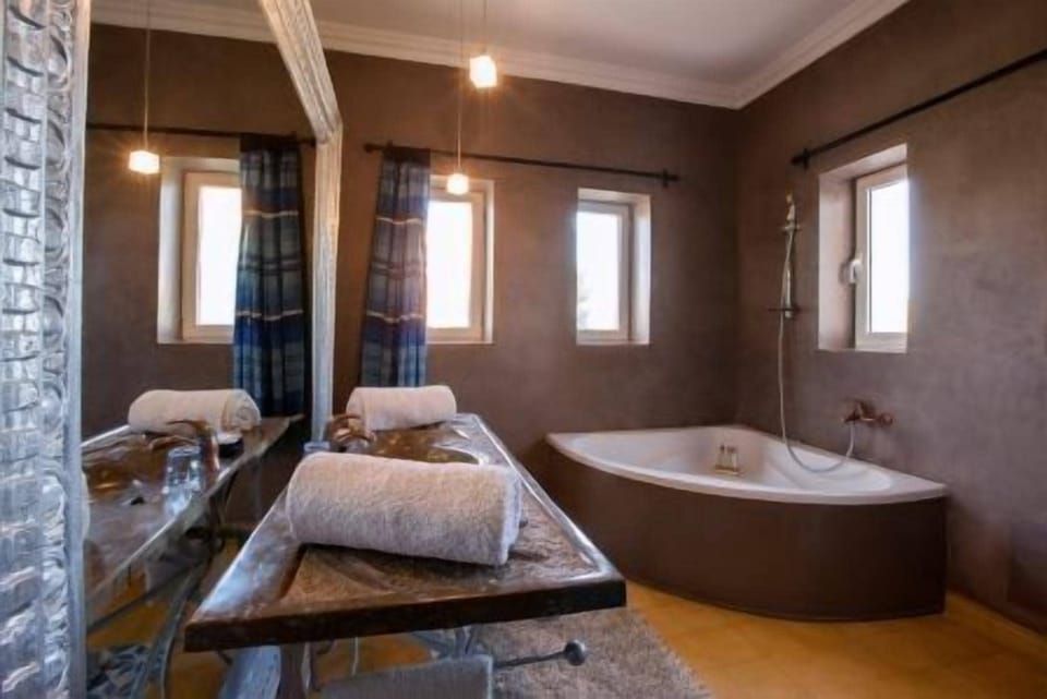 Suite | Minibar, in-room safe, desk, soundproofing