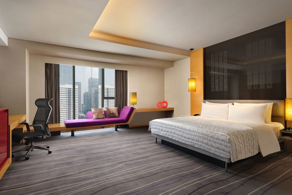 Room, 1 King Bed | Minibar, in-room safe, desk, laptop workspace