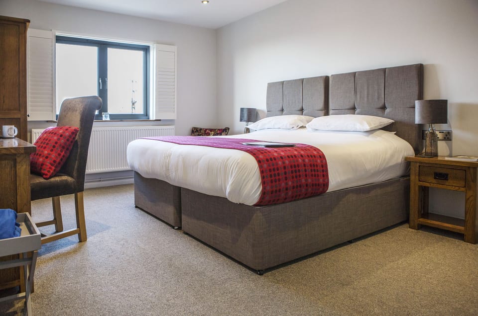 Superior Room, 1 King Bed | Desk, soundproofing, iron/ironing board, free WiFi
