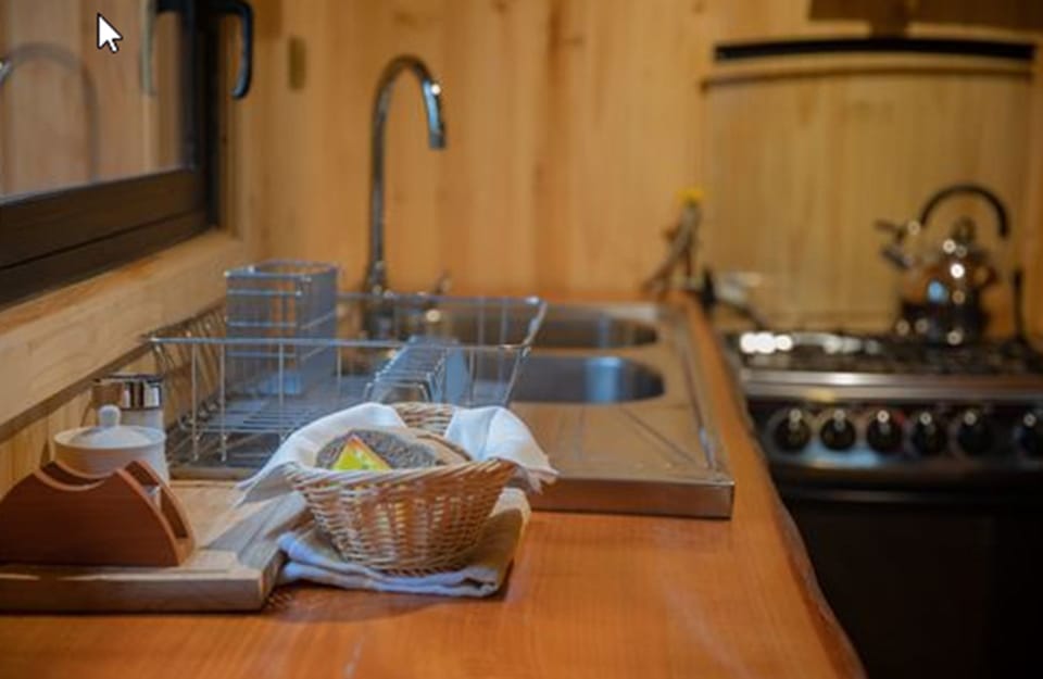 Superior Cabin, 2 Bedrooms, Non Smoking, Private Bathroom | Private kitchen | Fridge, oven, stovetop, coffee/tea maker
