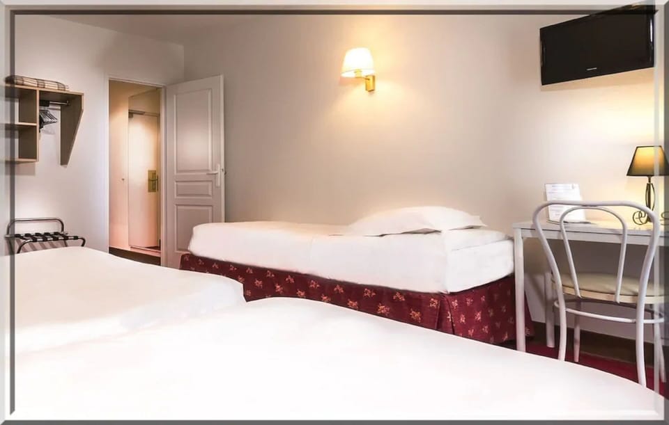 Twin Room | Individually decorated, desk, blackout drapes, soundproofing