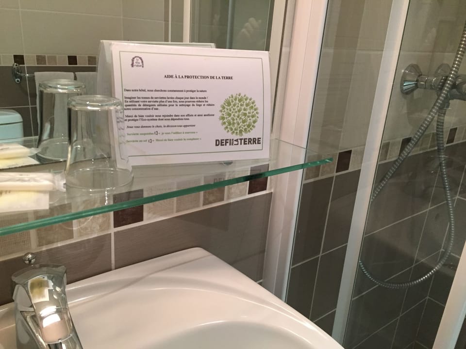 Bathroom sink