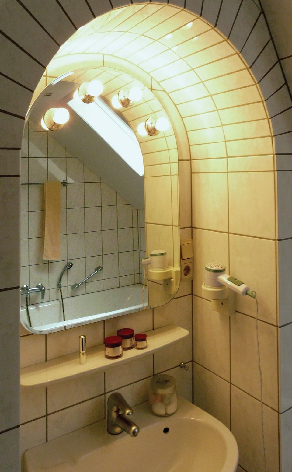 Bathroom sink