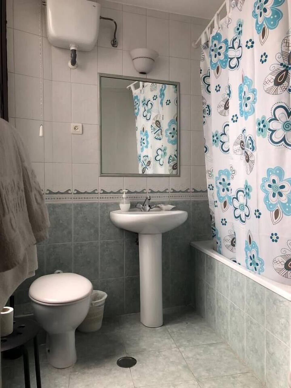 Standard Double or Twin Room | Bathroom | Bathtub, free toiletries, towels