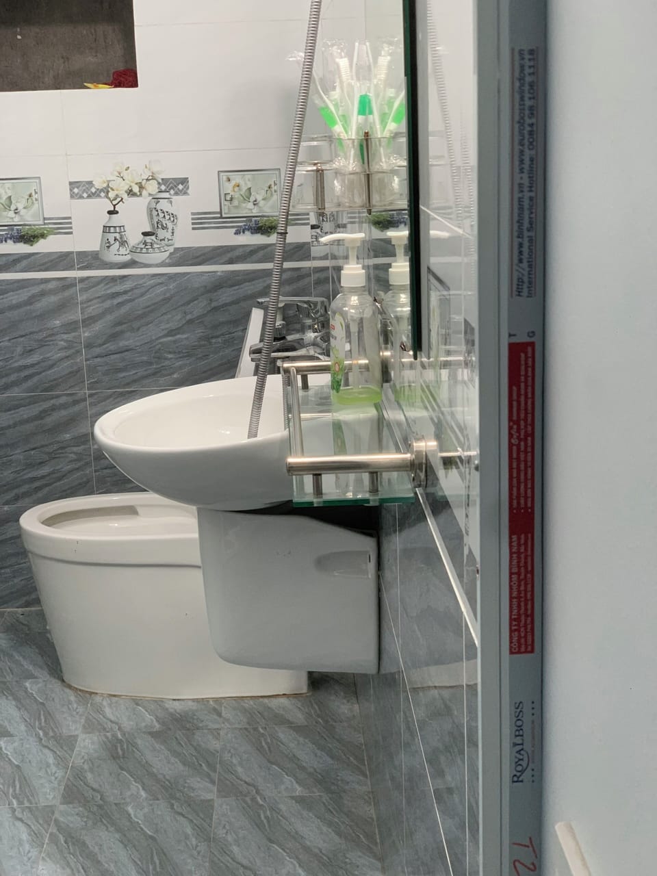 Traditional Double Room | Bathroom | Shower, hydromassage showerhead, designer toiletries, hair dryer