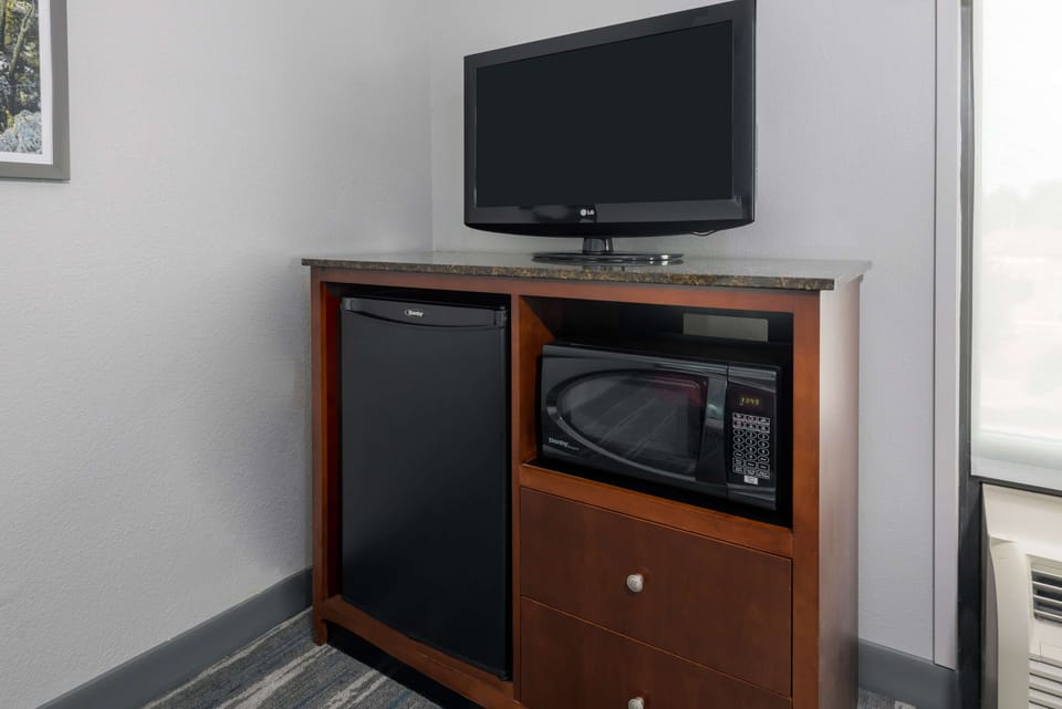 In-room safe, desk, blackout drapes, iron/ironing board