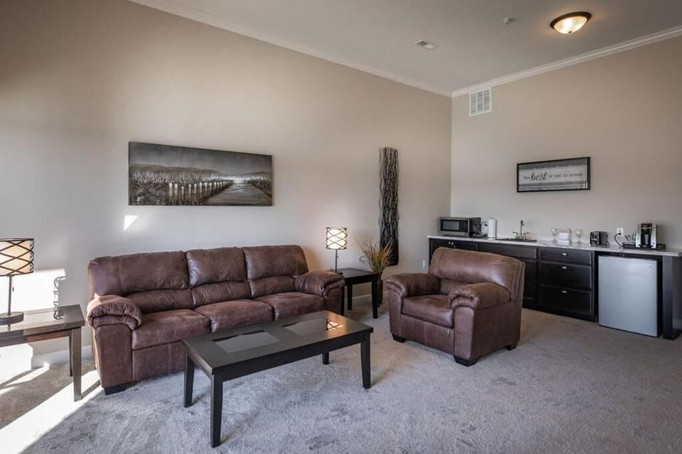 Flat-screen TV, fireplace