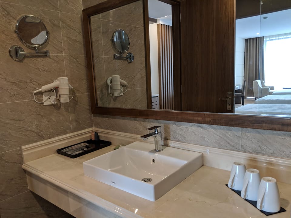 Deluxe Triple Room, Multiple Beds, Lake View | Bathroom sink