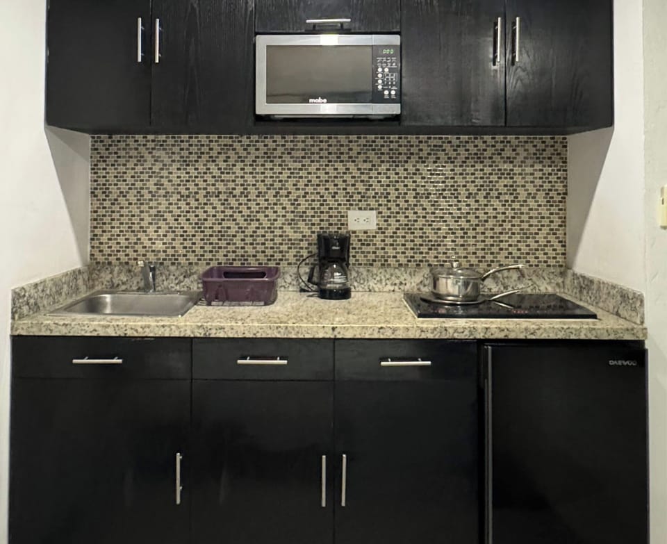 Estudio 15 | Private kitchen | Coffee/tea maker, blender, cleaning supplies
