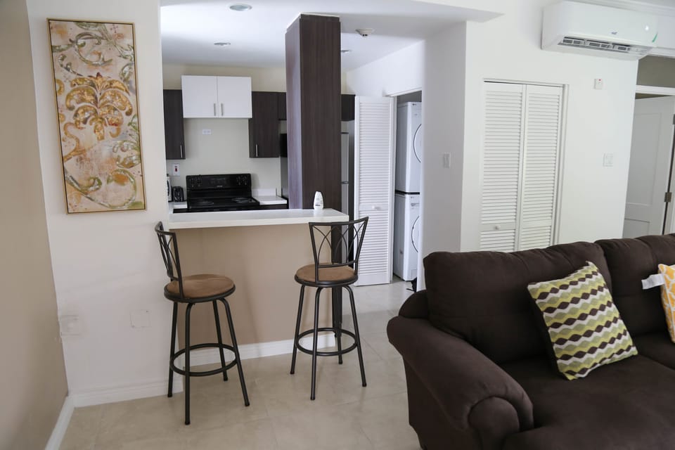 Executive Condo, 1 Queen Bed, Accessible, Non Smoking | Private kitchen | Fridge, microwave, oven, stovetop