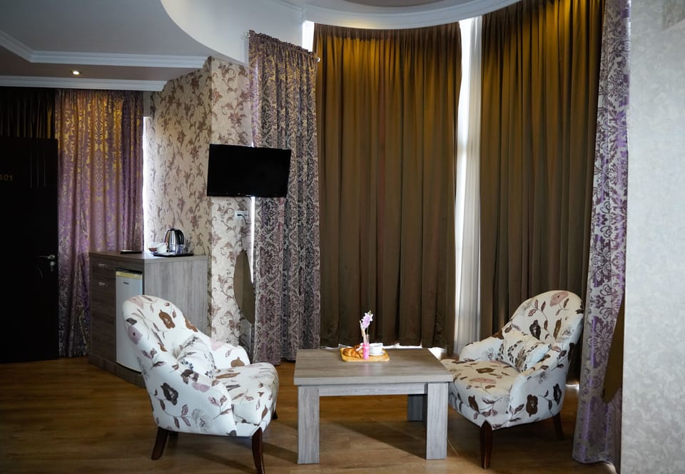 Standard Double or Twin Room, 1 Bedroom | Egyptian cotton sheets, desk, blackout drapes, soundproofing