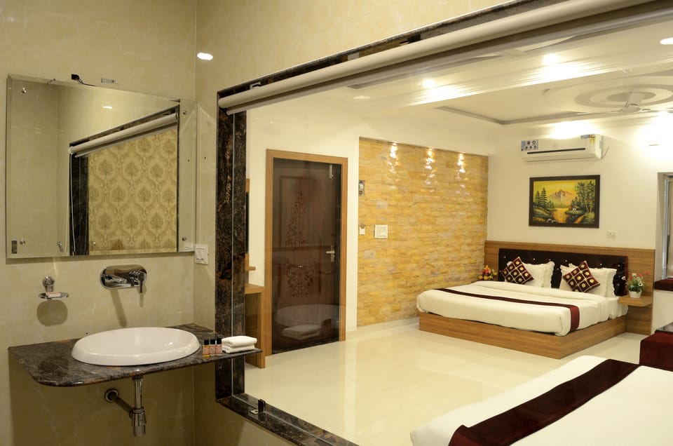Family Room | 10 bedrooms, Select Comfort beds, laptop workspace, iron/ironing board