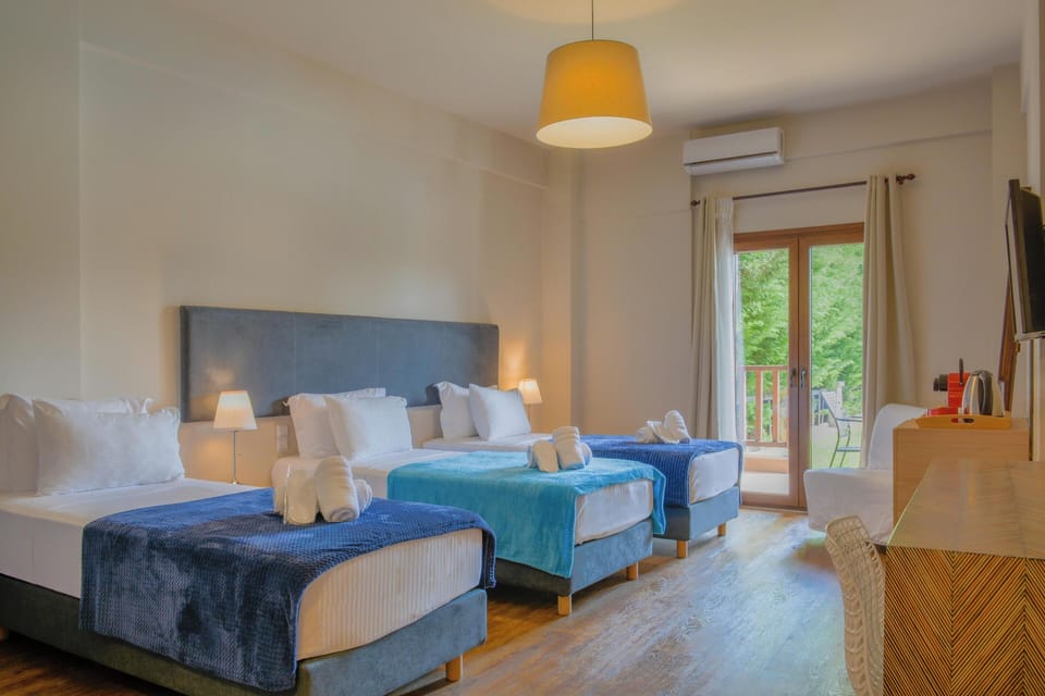 Superior Triple Room, Pool View | Soundproofing, iron/ironing board, free WiFi, bed sheets