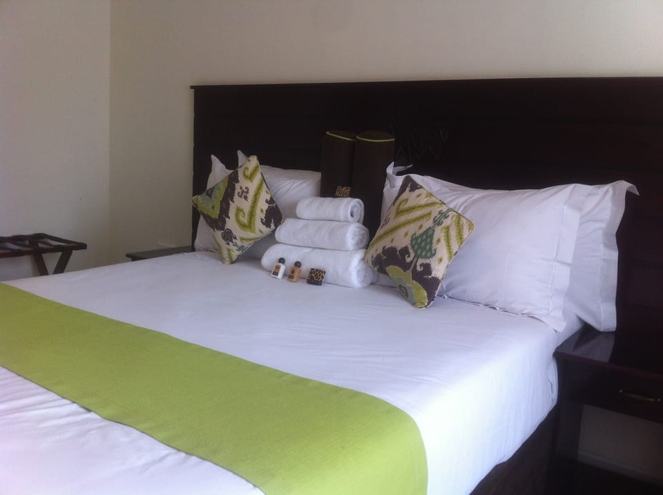 Standard Double Room, 1 Double Bed, Non Smoking | Egyptian cotton sheets, premium bedding, desk, iron/ironing board
