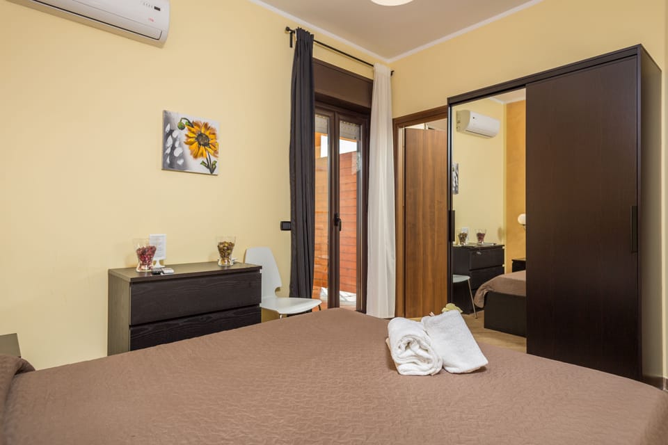 Comfort Double Room, Sea View | Minibar, desk, soundproofing, WiFi (free)