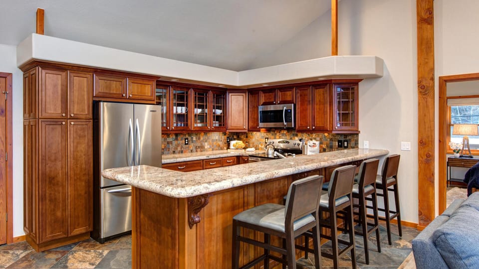 House, 3 Bedrooms | Private kitchen | Coffee/tea maker, fridge, oven, toaster