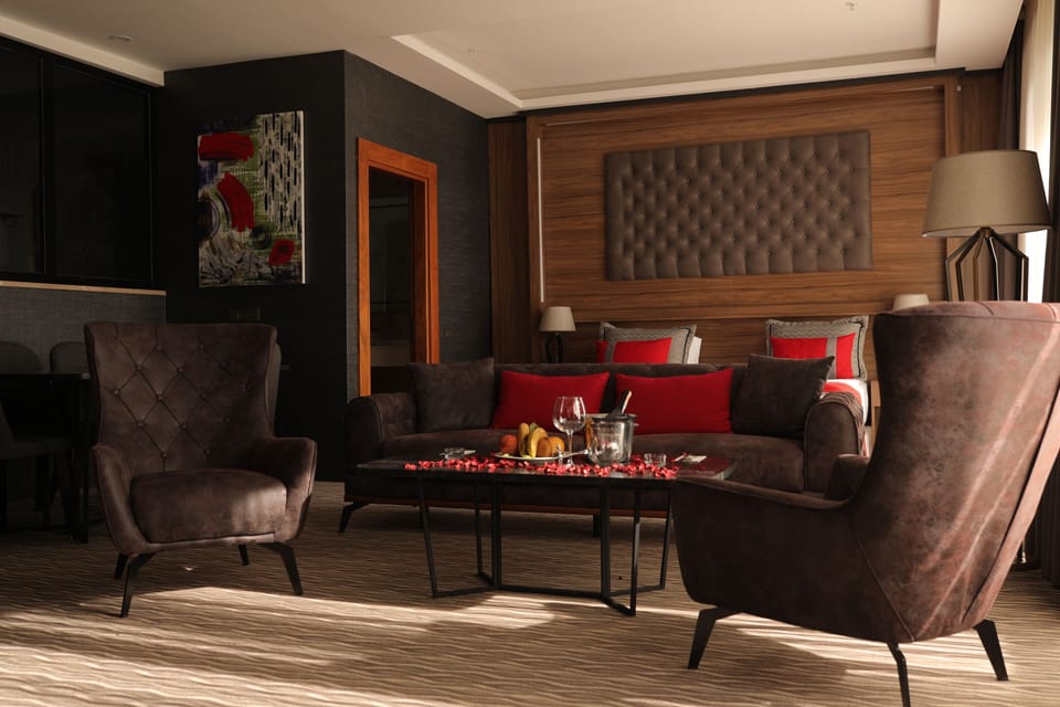 Suite, 1 King Bed, Smoking | Egyptian cotton sheets, premium bedding, minibar, in-room safe