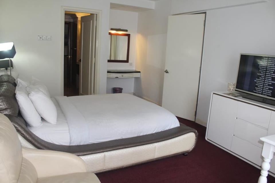 Executive Double Room, 2 Bedrooms, Kitchenette | Iron/ironing board, free WiFi