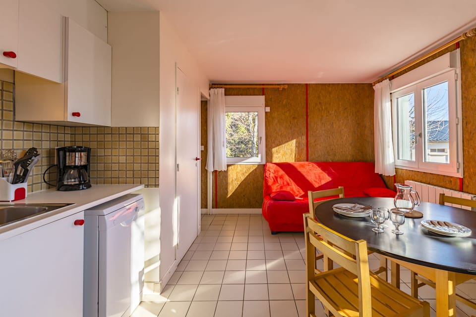 Apartment, 2 Bedrooms, 2 Bathrooms | Private kitchen
