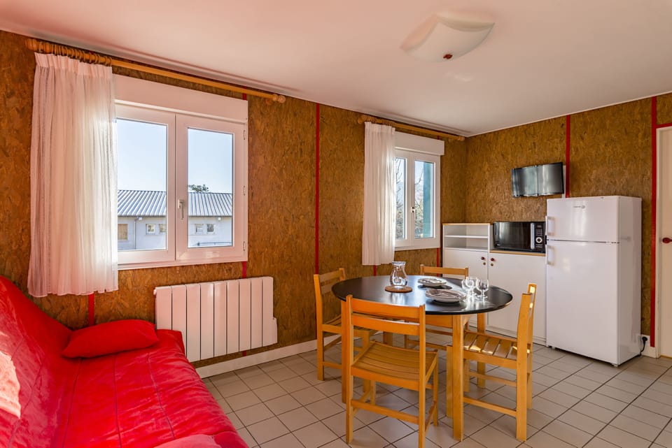 Individually furnished, free WiFi, bed sheets