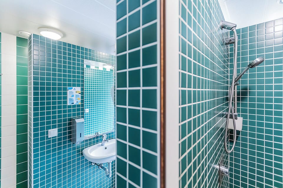 Shower, towels