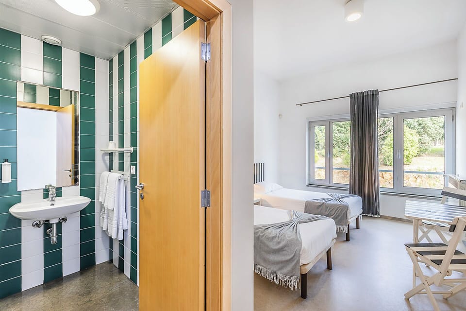 Twin Room, Private Bathroom | Bathroom | Shower, towels