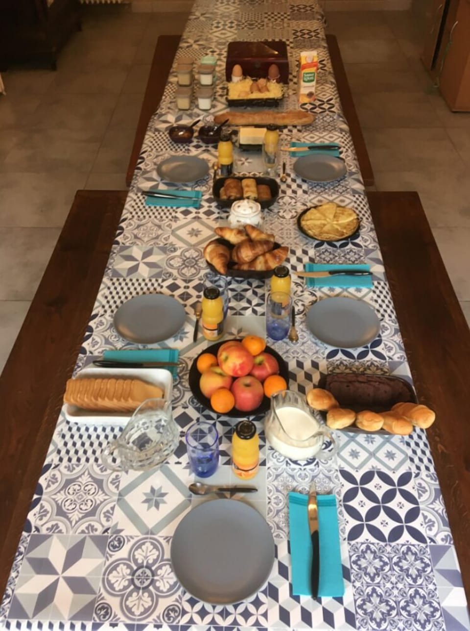 Free daily buffet breakfast