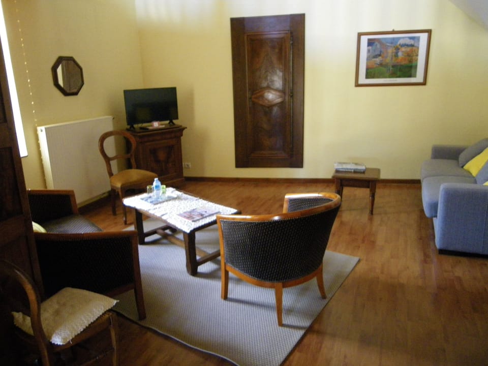 Family Room, Multiple Beds (Mimosa) | Individually decorated, individually furnished, laptop workspace