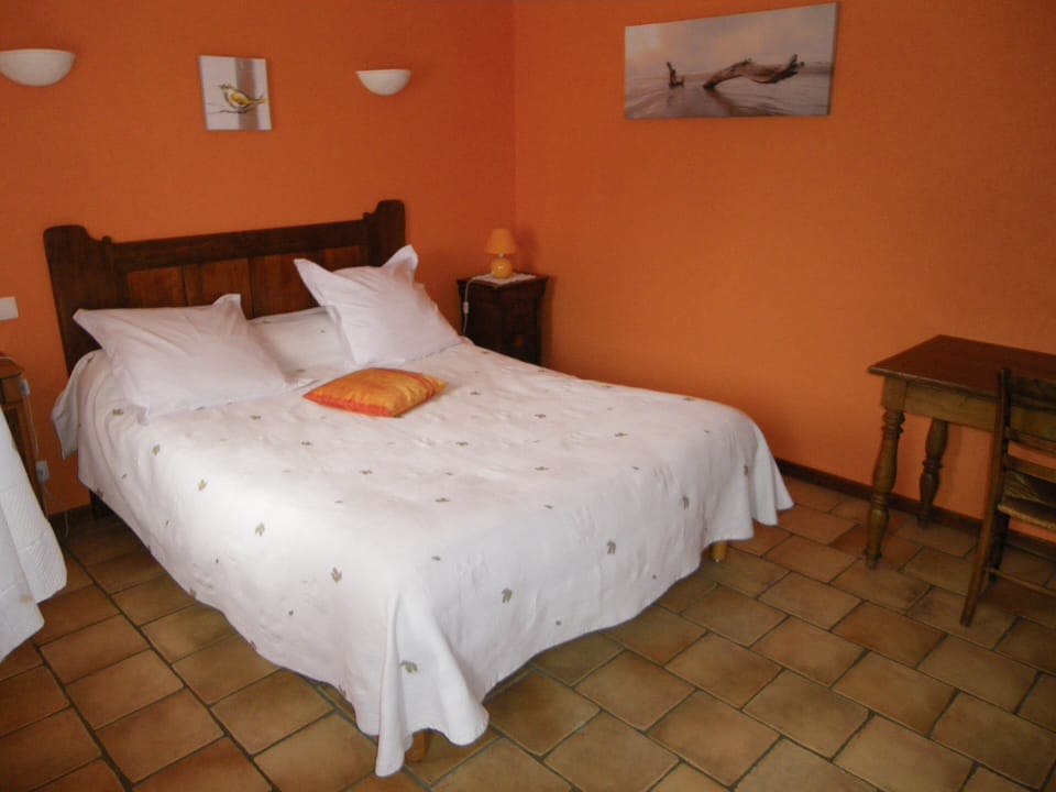 Classic Double Room (Capucine) | Individually decorated, individually furnished, laptop workspace