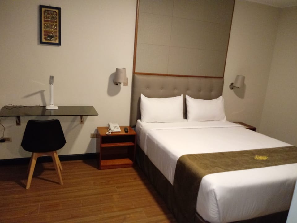 Standard Room | Hypo-allergenic bedding, minibar, in-room safe, desk