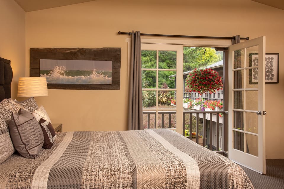 Deluxe Studio, 1 King Bed | Egyptian cotton sheets, premium bedding, down comforters