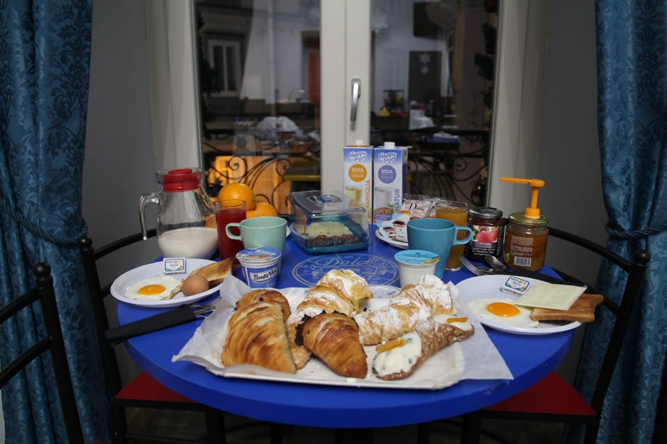 Daily full breakfast for a fee