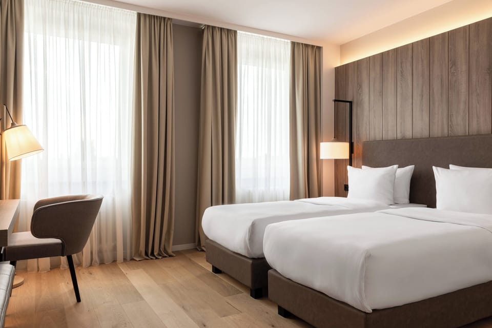 Deluxe Room, 2 Twin Beds, Non Smoking | Pillowtop beds, minibar, in-room safe, desk
