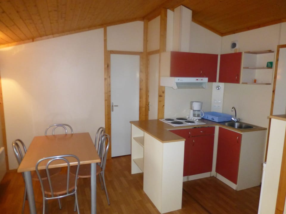 Chalet, 2 Bedrooms, Accessible (C) | Private kitchen | Fridge, microwave, stovetop, espresso maker