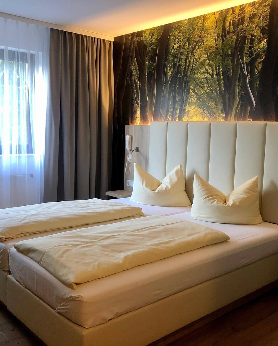 Comfort Single Room | Desk, blackout drapes, WiFi (free), bed sheets