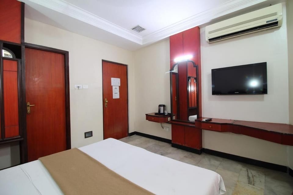 Rollaway beds, free WiFi, bed sheets