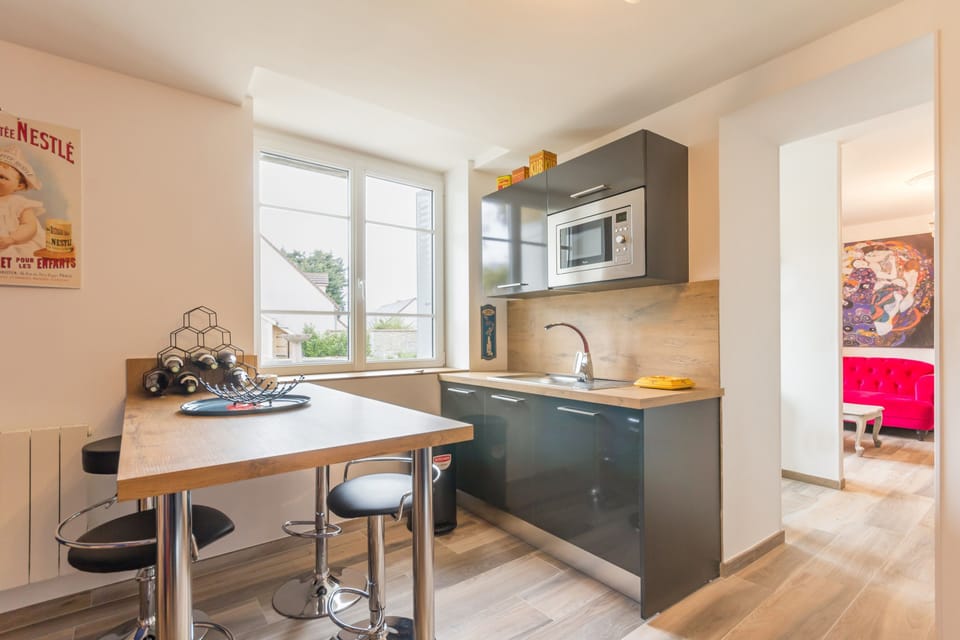 Comfort Apartment, 1 Bedroom, Non Smoking | Private kitchen | Full-size fridge, microwave, oven, stovetop