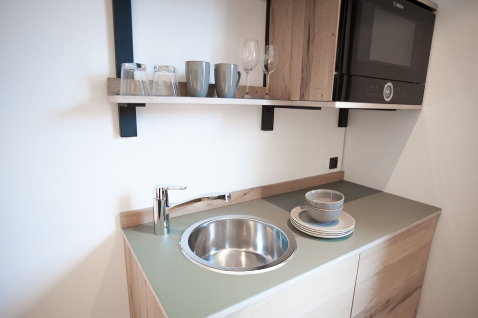 Double Room, 1 Queen Bed, Non Smoking | Private kitchenette | Electric kettle