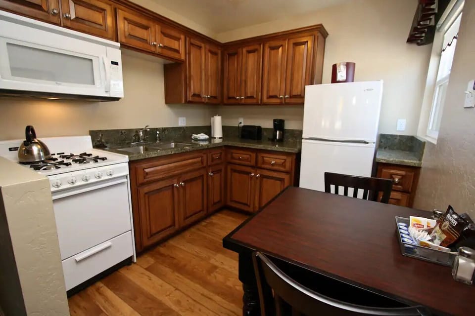 Deluxe Room, 2 Queen Beds, Kitchen | Private kitchen | Microwave, coffee/tea maker, cookware/dishes/utensils, paper towels
