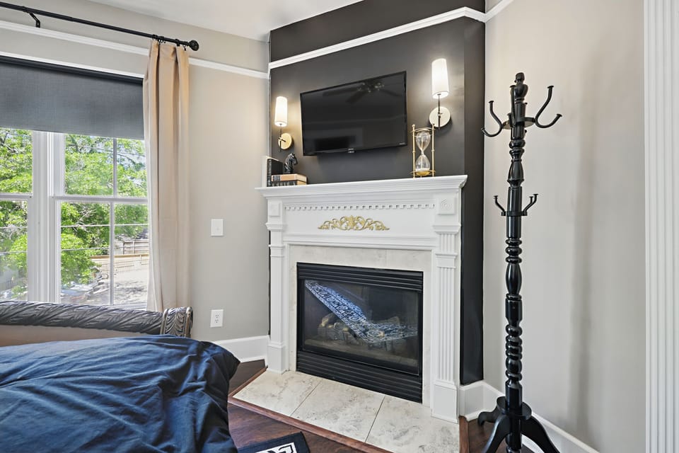 Deluxe Room, 1 King Bed, Non Smoking (The Onyx Room) | 1 bedroom, premium bedding, pillowtop beds, individually decorated