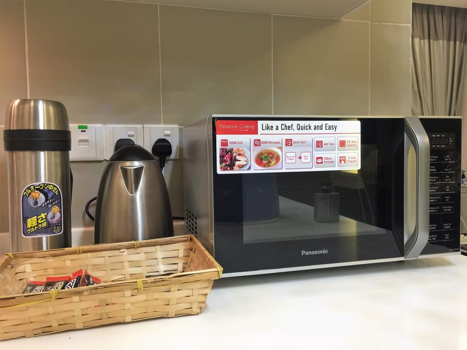 Apartment, 2 Bedrooms | Microwave