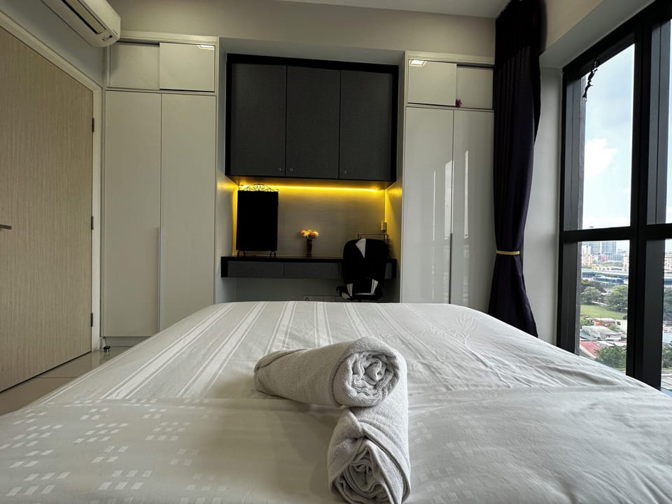 Apartment, 2 Bedrooms | 2 bedrooms, individually decorated, individually furnished, desk