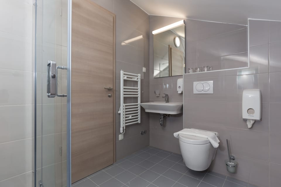 Triple Room, Sea View | Bathroom | Shower, free toiletries, hair dryer, towels